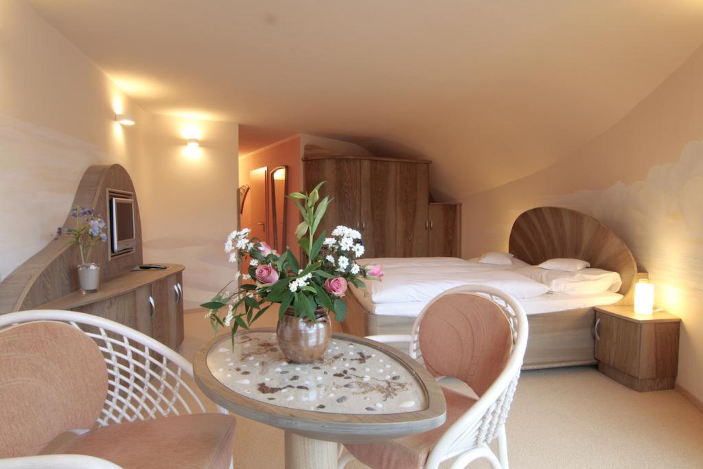Hotel Zum Strandlaufer Ahrenshoop Habitación foto